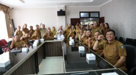 Plt Gubernur Kepri tengah bersama ASN. Foto:istimewa