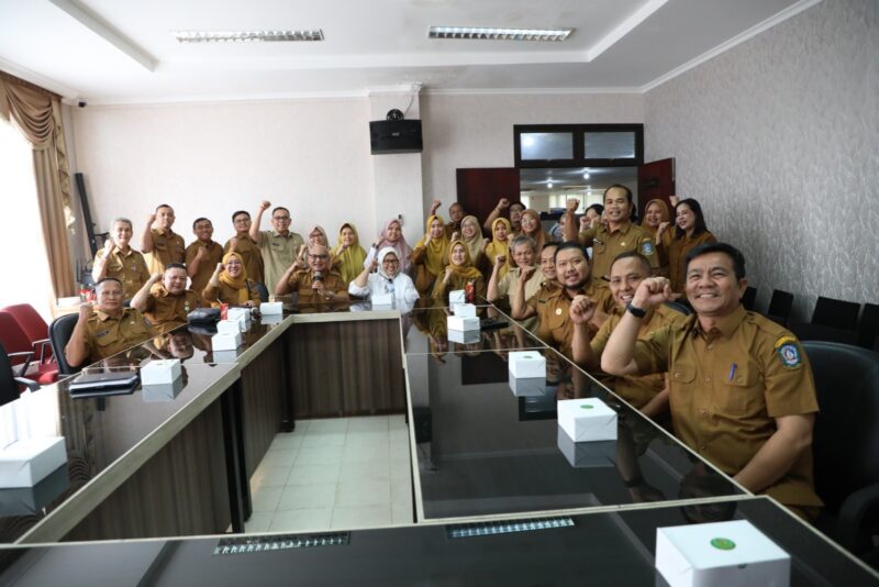 Plt Gubernur Kepri tengah bersama ASN. Foto:istimewa