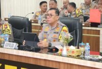 Kapolda Kepri, Irjen Pol Yan Fitri Halimansyah, bersama pejabat Utama Polda Kepri  mengikuti arahan Komjen Pol Verdianto Iskandar Bitticaca, AstamaOps Kapolri, melalui video conference pada Selasa (5/11/2024). Matapedia6.com/Dok Polda