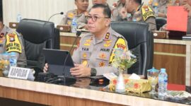 Kapolda Kepri, Irjen Pol Yan Fitri Halimansyah, bersama pejabat Utama Polda Kepri  mengikuti arahan Komjen Pol Verdianto Iskandar Bitticaca, AstamaOps Kapolri, melalui video conference pada Selasa (5/11/2024). Matapedia6.com/Dok Polda