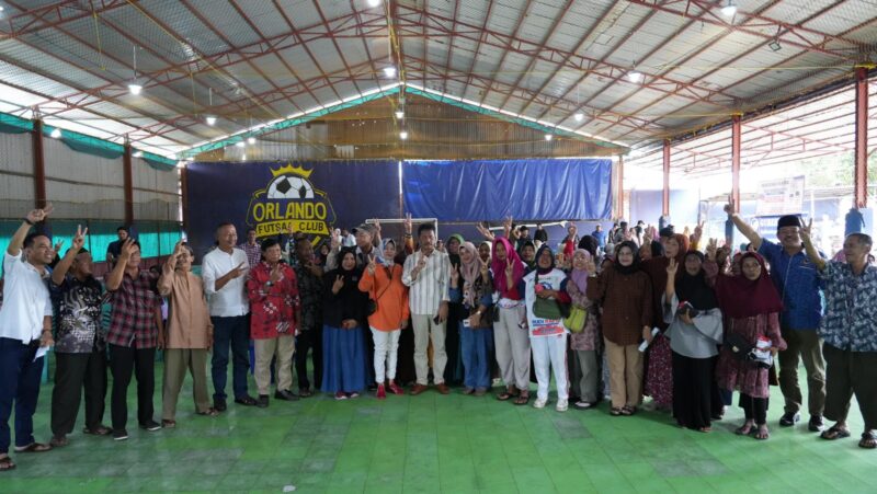 Rudi bersama masyarakat Tanjungpinang, Rabu (6/11). Foto:Ist