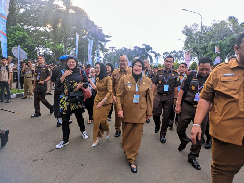 Plt Gubernur Kepri Marlin Agustina dan Kejari Batam, Kamis (7/11). Foto:Ist