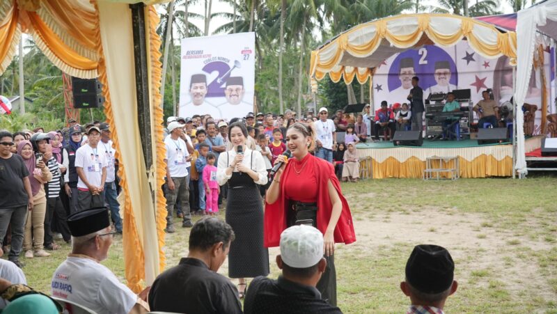 Penyayi KDI pukau warga Karimun di kampanye Rudi-Rafiq. Foto:Ist