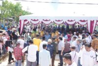 Masyarakat Karimun dengan Rudi. Foto;Ist