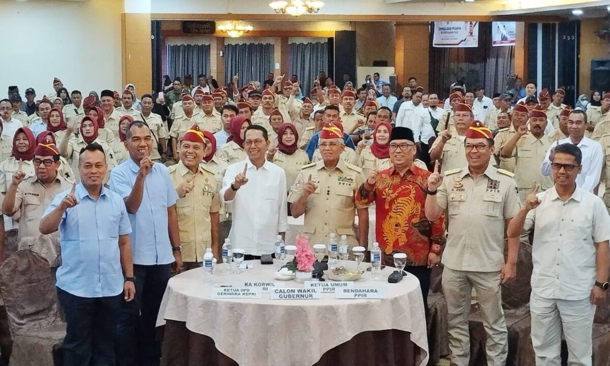 Organisasi Pejuang Purnawirawan Indonesia Raya (PPIR) gelar deklarasi di Hotel Golden View beri dukungan terhadap Ansar-Nyanyang di Kepri, Amsakar-Li Claudia di Batam, Minggu (10/10/2024). Matapedia6.com/Dok Agus
