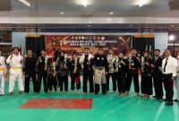 Personel Polda Kepri peraih medali di Kejuaraan Pencak Silat Tembuni Pendekar Open Championship 2024 kategori TNI/POLRI foto bersama usai pertandingan, Minggu (10/11/2024). Matapedia6.com/ Dok Humas Polda