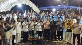 Tokoh masyarakat dan warga Sambau sepakat dukung pasangan Ansar Ahmad - Nyanyang Haris Pratamura di Pilkada Kepri 2024. Matapedia6.com/Dok Agus 