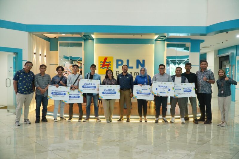 Sempena Hari Pahlawan, PLN Batam Serahkan Hadiah Lomba Menulis Feature dan Foto Nasional. Foto:Dok/Humas PLN