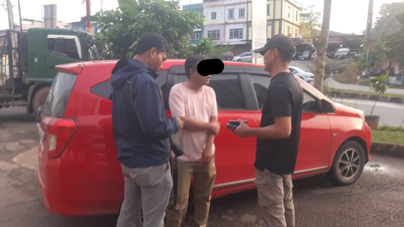 Salah satu tersangka diamankan Polairud Polda Kepri saat hendak menjemput para korban dari salah satu hotel di Batam, Sabtu (16/11/2024). Matapedia6.com/ Dok Humas Polda