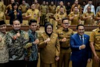 Plt Gubernur Kepri Marlin Agustina tengah. Foto:Istimewa