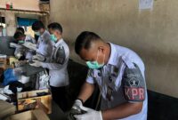 Tim gabungan dari Rutan dan juga Polsek Sagulung melaksanakan Razia di blok tahanan Rutan Kelas IIA Batam, Rabu (20/11/2024) Matapedia6.com/ Dok Rutan