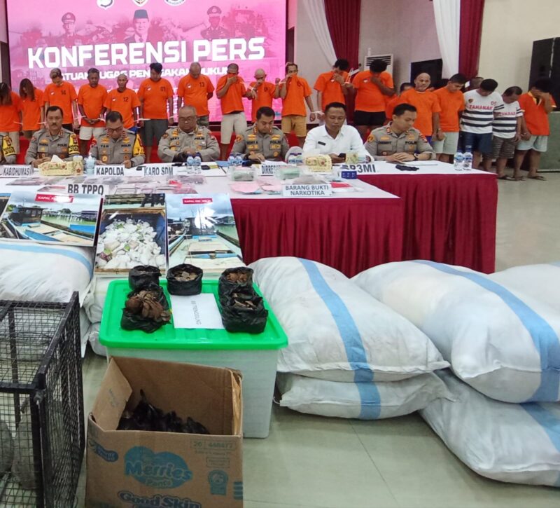 Polda Kepri hadirkan sisik trenggiling saat konferensi pers di gedung Lancang Kuning Polda Kepri beberapa waktu lalu. Matapedia6.com/ Luci