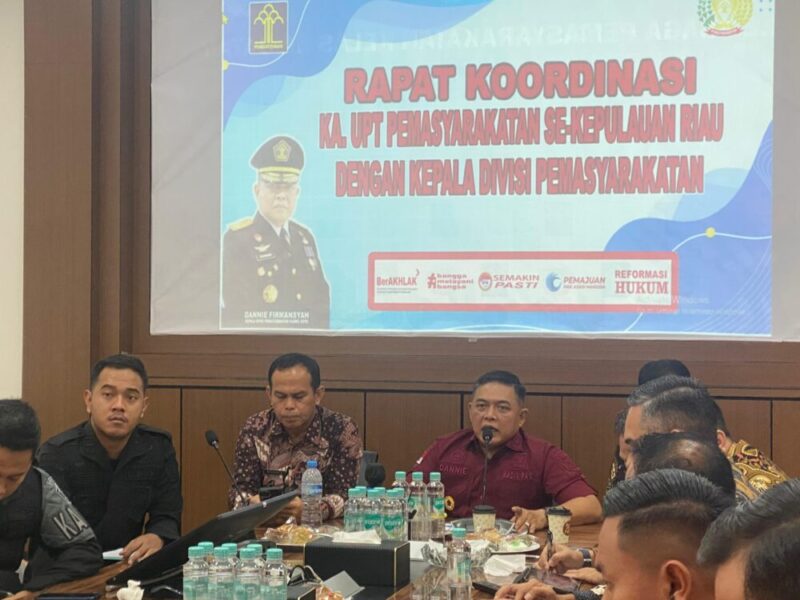 Kepala Divisi Pemasyarakatan (Kadivpas) Provinsi Kepulauan Riau, Dannie Firmansyah, memimpin rapat koordinasi bersama seluruh Kepala Unit Pelaksana Teknis (UPT) pemasyarakatan se-Kepri, Kamis (21/11/2024). Matapedia6.com/Dok Lapas