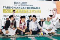 Calon wakil Gubernur Kepri Nyanyang Haris Pratamura, bersama calon Wali Kota Batam Amsakar Ahmad mendampingi Ustadz Das’ad Latif di acara Tabligh Akbar di Bengkong. Matapedia6.com/ Dok Agus