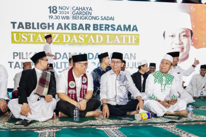Calon wakil Gubernur Kepri Nyanyang Haris Pratamura, bersama calon Wali Kota Batam Amsakar Ahmad mendampingi Ustadz Das’ad Latif di acara Tabligh Akbar di Bengkong. Matapedia6.com/ Dok Agus