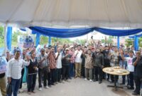 Muhammad Rudi bersama masyarakat Tanjungpinang, Rabu (20/11). Foto:DN/matapedia