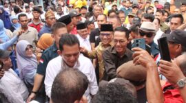Pasangan gubernur Kepri nomor urut satu Ansar-Nyanyang dan calon walikota Amsakar-Li Claudia saat bertemu seluruh relawan di Paguba, Tembesi, Kota Batam, Kamis (21/11/2024). Matapedia6.com/Dok Agus
