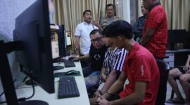 Ditreskrimum Polda Kepri Bongkar sindikat judi online yang beroperasi di Lantai 2 dan lantai 17 Apartemen Aston Pelita Lubuk Baja Kota Batam, Jumat (22/11/2024). Matapedia6.com/Luci