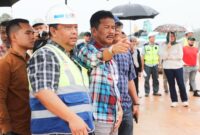 Wali Kota Batam Muhammad Rudi tinjau proyek infrastruktur pasca cuti, Minggu (24/11). Foto:Diskominfo