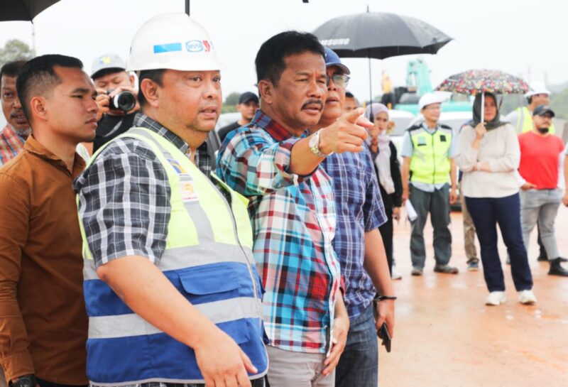 Wali Kota Batam Muhammad Rudi tinjau proyek infrastruktur pasca cuti, Minggu (24/11). Foto:Diskominfo