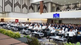 Kepala BP Batam Muhammad Rudi bersama seluruh pegawai. Foto:Istimewa