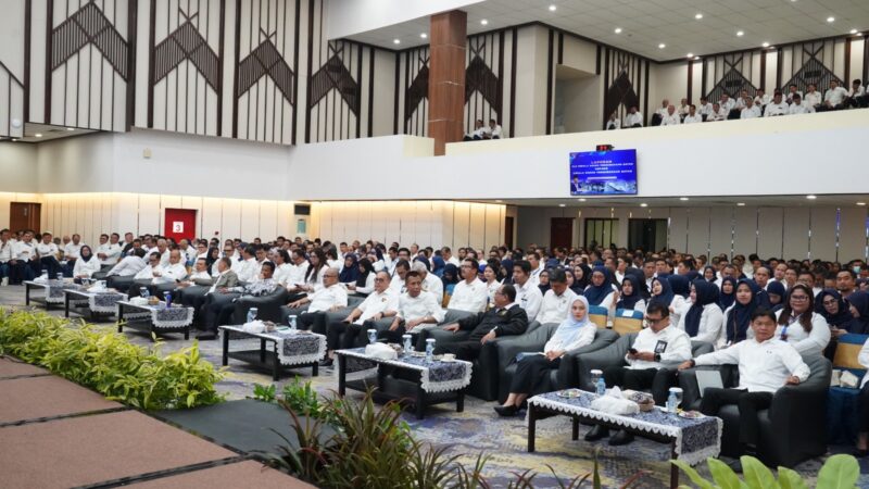 Kepala BP Batam Muhammad Rudi bersama seluruh pegawai. Foto:Istimewa