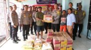 Kapolresta Barelang Kombes Pol Heribertus Ompusunggu sunggu foto bersama usai penyerahan bantuan sembako kepada beberapa panti asuhan di Kota Batam, Selasa (26/11/2024). Matapedia6.com/Dok Humas Polresta