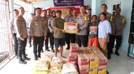 Kapolresta Barelang Kombes Pol Heribertus Ompusunggu Sunggu penyerahan bantuan sembako kepada beberapa panti asuhan di Kota Batam, Selasa (26/11/2024). Matapedia6.com/Dok Humas Polresta