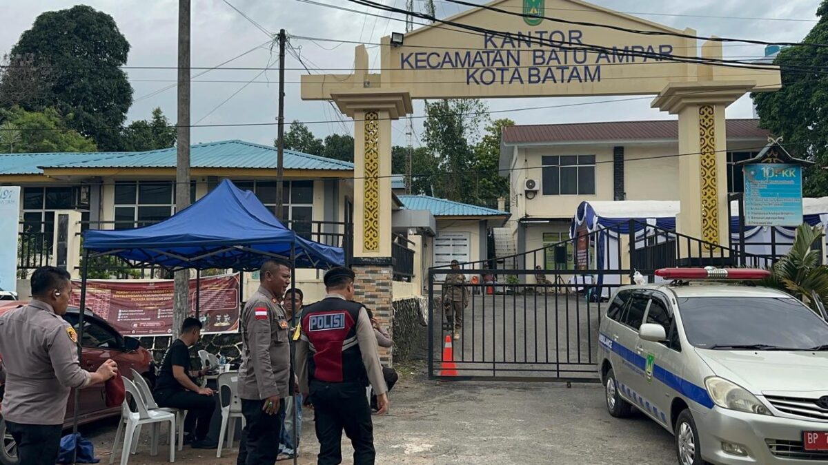 Satuan Smapta Polresta Barelang saat melakukan patroli ke sejumlah PPK, pastikan penghitungan suara Pilkada Berjalan lancar, Sabtu (30/11/2024). Matapedia6.com/ Dok Humas Polresta