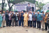 H Arlon Veristo bersama masyarakat Batu Aji, Sabtu (2/11/2024). Foto:Rega/matapedia