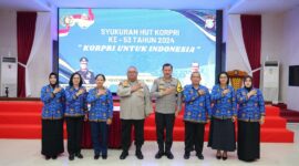 Ketua KORPRI Polda Kepri M. Sukisman bersama Karo SDM Polda Kepri Kombes Pol Danang Beny K dan Kabid Humas Polda Kepri Kombes Pol Zahwani Pandra Arsyad foto bersama usai kegiatan, Sabtu (30/11/2024). Matapedia6.com/ Dok Humas.