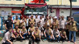 Tim Work ASLI SAYANG foto bersama di PPK Kecamatan Sagulung beberapa waktu lalu, Sabtu (30/11/2024). Matapedia6.com/ Dok Herman.