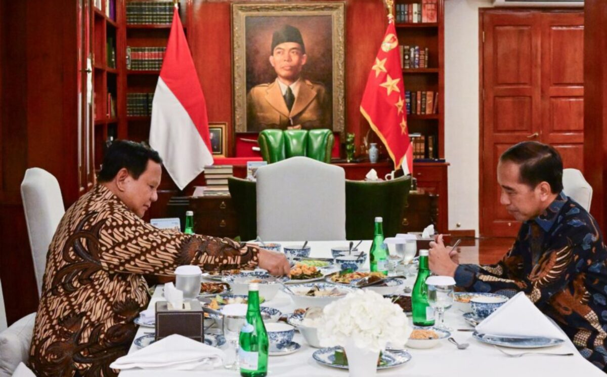 Presiden Prabowo Subianto bertemu dengan Presiden ke-7 Republik Indonesia Joko Widodo di kediamannya di Kertanegara, Jakarta, Jumat (06/12/2024). Foto: BPMI Setpres/Rusman