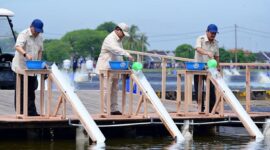 Presiden Republik Indonesia Prabowo Subianto mengunjungi Kawasan Balai Layanan Usaha Produksi Perikanan Budidaya (BLUPPB) di Kabupaten Karawang, Jawa Barat, Senin (2/12/2024). Matapedia6.com/ Dok Setneg