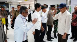 Jefridin jemput Menteri BP2MI di Bandara Hang Nadim, Sabtu (8/12). Foto:Istimewa