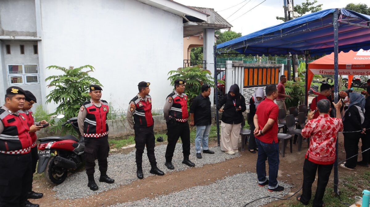 Pelaksanaan PSU di Pinang Kencana di Kawal Ketat kepolisian dari Polresta Tanjungpinang serta di pantau langsung KPU Tanjungpinang, Minggu (1/12/2024). Matapedia6.com/ Dok Humas Polda