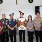 Kepala Rutan Kelas 1 Tanjungpinang Yan Patmos Purba bersama tokoh agama dan juga pihak kepolisian dari Polresta Tanjungpinang foto bersama usai peresmian gereja Cahaya Mulia Kebenaran, Kamis (5/12/2024). Matapedia6.com/ Dok Rutan kelas I Tanjungpinang