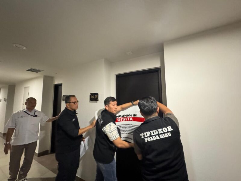 Ditreskrimsus Polda Riau Subdit Tipikor melakukan penyegelan empat unit apartemen di Kota Batam, pengembangan kasus SPPD Fiktif Setwan DPRD Riau, Matapedia6.com /Dok Polda Riau
