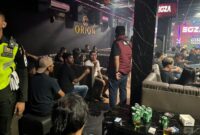 Tim gabungan yang dipimpin Diresnarkoba Polda Kepri AKBP Anggoro Wicaksono melakukan razia di beberapa tempat hiburan malam di Batam, Sabtu (7/12/2024). Matapedia6.com/Dok Humas Polda