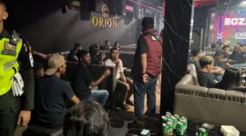 Tim gabungan yang dipimpin Diresnarkoba Polda Kepri AKBP Anggoro Wicaksono melakukan razia di beberapa tempat hiburan malam di Batam, Sabtu (7/12/2024). Matapedia6.com/Dok Humas Polda