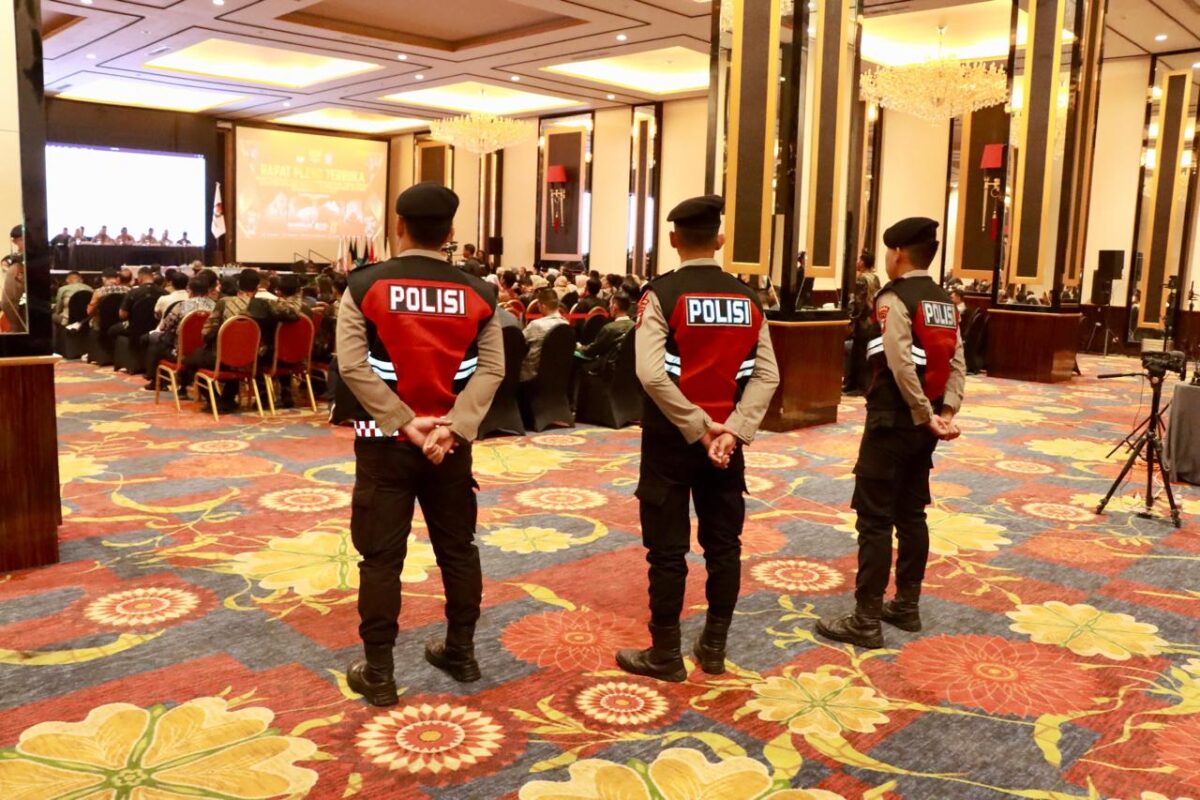 Pastikan rapat pleno terbuka KPU Kepri Polda Kepri turunkan 118 personel jaga pelaksanaan pleno di Trans Convention Centre, Jalan Adi Sucipto, Batu IX, Kecamatan Tanjung Pinang Timur, Kota Tanjung Pinang, sejak Minggu (8/12/2024).