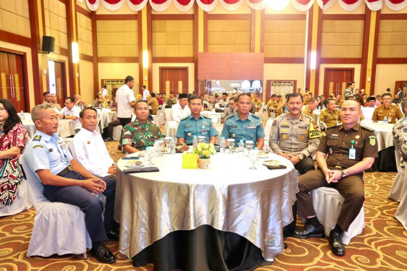 Kabid Humas Polda Kepri Kombes Pol Zahwani Pandra Arsyad saat mengikuti acara penyerahan Penghargaan dari KIP di Aula Wan Seri Beni, Dompak, Tanjungpinang, Senin (9/12/2024). Matapedia6.com/ Dok Humas Polda