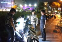 Anggota Polsek Batam kota saat melakukan pemeriksaan kendaraan dalam razia skala besar yang dilakukan di Batam, Minggu (15/12/2024) Matapedia6.com/ Istimewa