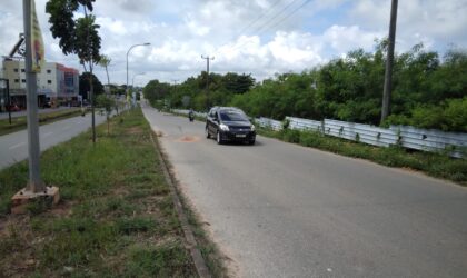 Lokasi kejadian laka lantas di jalan dang Merdu yang menewaskan pengendara motor Yamaha F1ZR, pada Senin (16/12/2024) malam. Matapedia6.com/ Luci