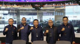 Direktur Utama Telkomsel Nugroho, Staf Khusus bidang Strategi Komunikasi dan Hubungan Publik Kementerian BUMN RI Arya Sinulingga, Direktur Utama Telkom Ririek Adriansyah, Direktur Network and IT Solution Telkom Herlan Wijanarko, dan Direktur Network Telkomsel Indra Mardiatna saat Konferensi Pers Kesiapan TelkomGroup dalam rangka Natal 2024 dan Tahun Baru 2025 di TelkomGroup Integrated Operation Center (TIOC), pada Senin (16/11). Foto:Telkom
