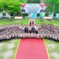 Kapolda Kepri Irjen Pol Yan Fitri Halimansyah Foto bersama Bintara baru usai mengikuti upacara pelantikan di di Sekolah Polisi Negara (SPN) Polda Kepri, Tanjung Batu, Karimun, pada Rabu (18/12/2024). Matapedia6.com/ Dok Humas Polda