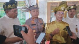 Amsakar Ahmad walikota terpilih saat memberikan komentar usai mengikuti rapat paripurna hari jadi Kota Batam di Kantor DPRD Batam, Rabu (18/12/2024). Matapedia6.com/ Luci