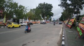 Kondisi di depan kantor wali Kota Batam sepi, pasca buruh menunda unjuk rasa di Kota Batam dan bergerak ke kantor Gubernur Kepri di Dompak, Rabu (18/12/2024). Matapedia6.com/ Luci