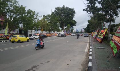 Kondisi di depan kantor wali Kota Batam sepi, pasca buruh menunda unjuk rasa di Kota Batam dan bergerak ke kantor Gubernur Kepri di Dompak, Rabu (18/12/2024). Matapedia6.com/ Luci