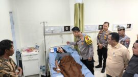 Kapolresta Barelang Kombes Pol Heribertus Ompusunggu saat menjemput Zakaria korban bentrokan antara PT MEG dengan warga Sembulang di Barelang, Jumat (20/12/2024).Matapedia6.com/Dok Polresta